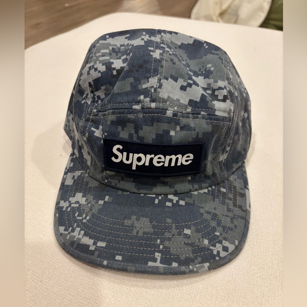 Supreme camo hat